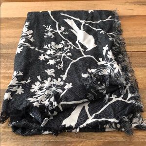Cejon Accessories - Cejon Scarf - grey/silver with birds/flowers Cejon Accessories - Cejon Scarf - grey/silver with birds/flowers